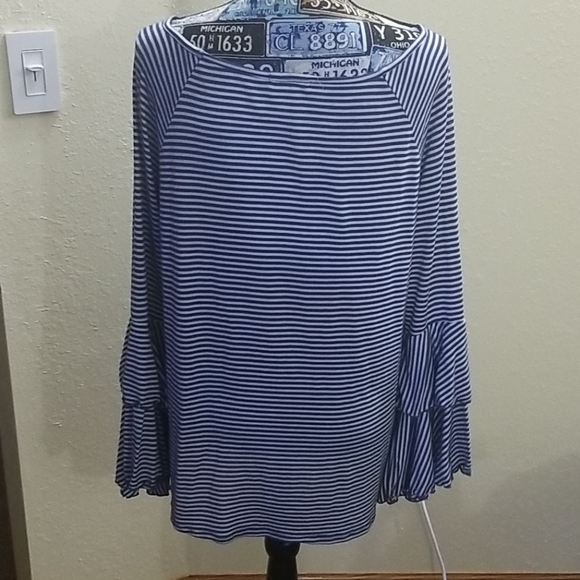 Blue and white striped top - Picture 4 of 7
